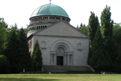 1200px-Bückeburg_Mausoleum