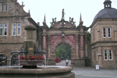 Marktplatz mit Schloßtor